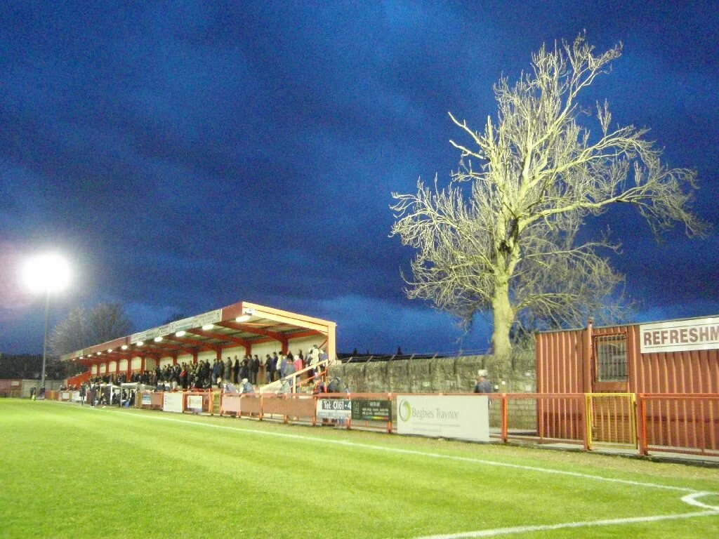 Ewen Fields, Hyde Utd